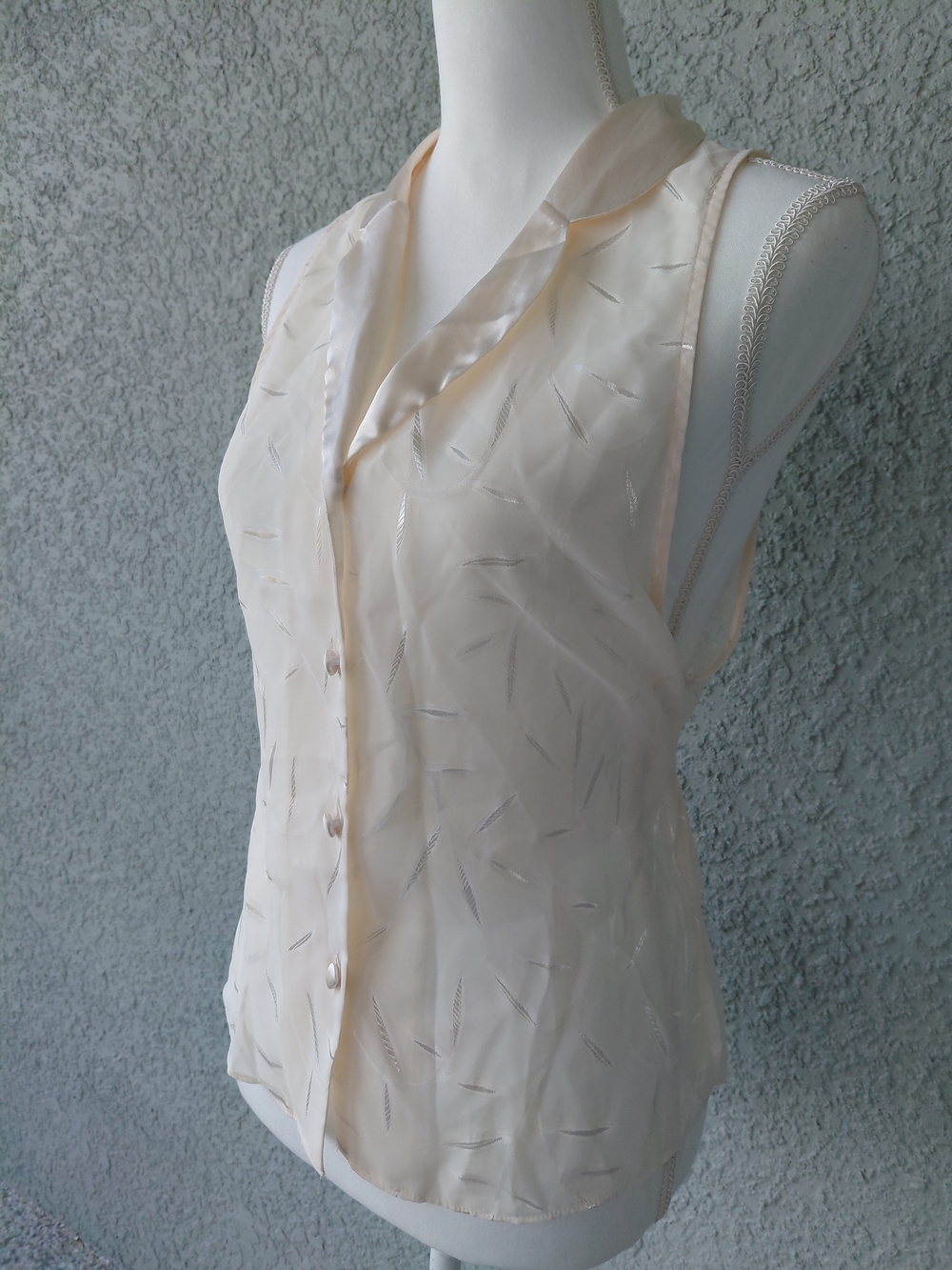 Maidenform Sheer Ivory Embroidered Sleeveless Blouse  Size L Vintage Inspired